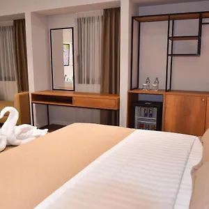 313 Center Otel