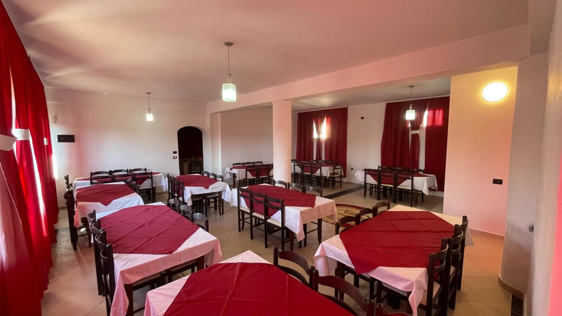 Hotel Bar Restaurant Mete Peshkepi Arnavutluk